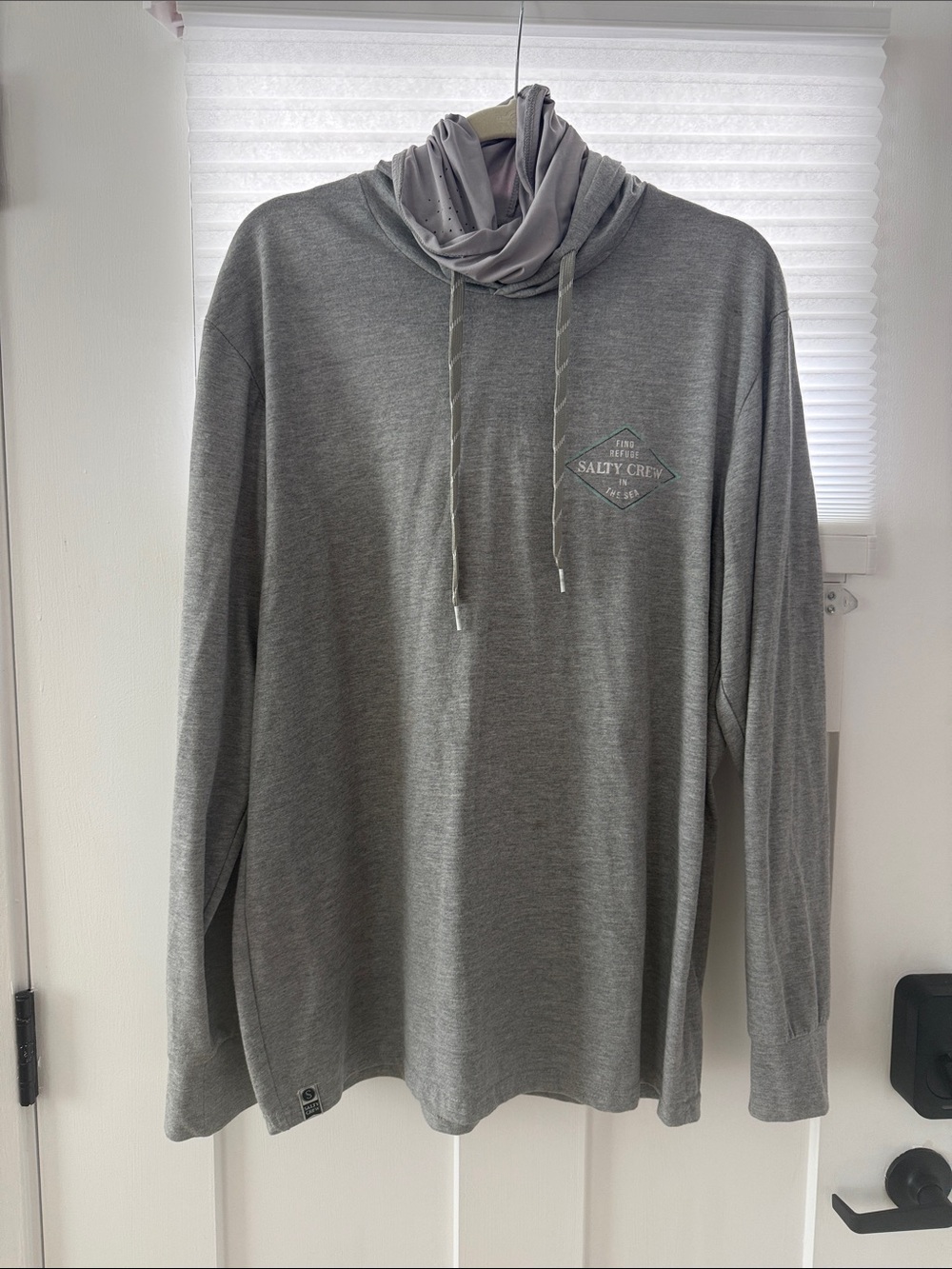 Salty Crew premium technical SPF 40 hoodie long sleeve with face cover- size L